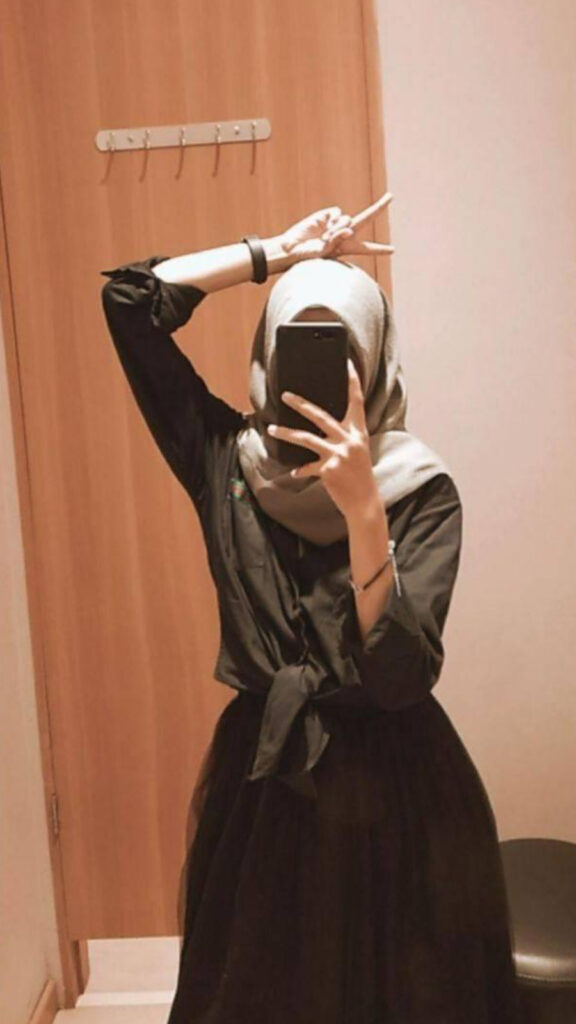 Hijab Mirror Selfie Manis Rok hitam
