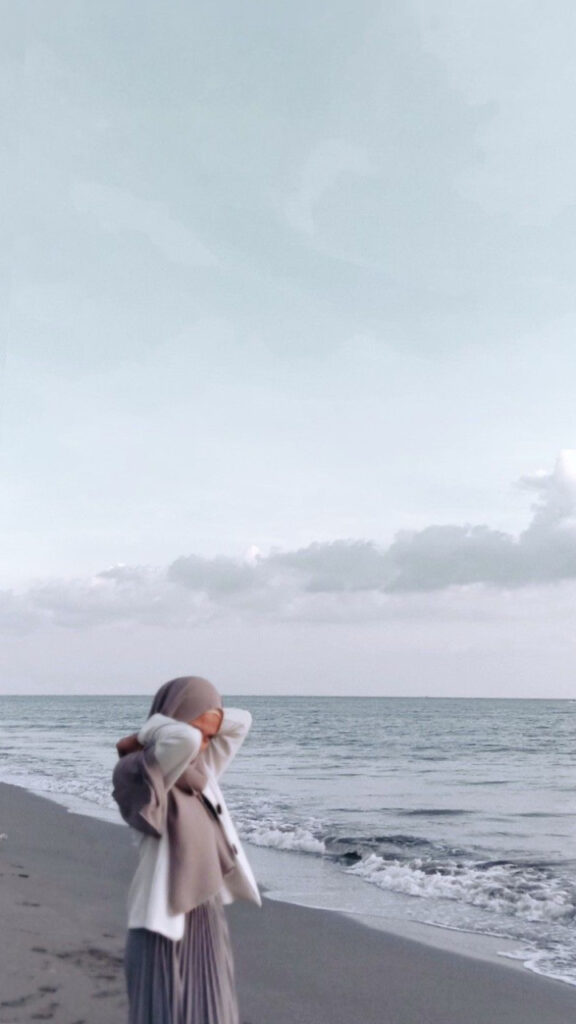 Astetik keren rok Plisket foto fb keren jilbab di pantai