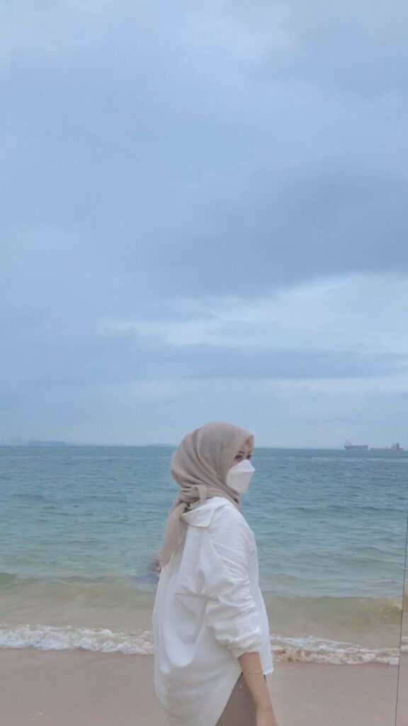 foto fb keren jilbab di pantai Bakcpose sinsinkan lengan baju