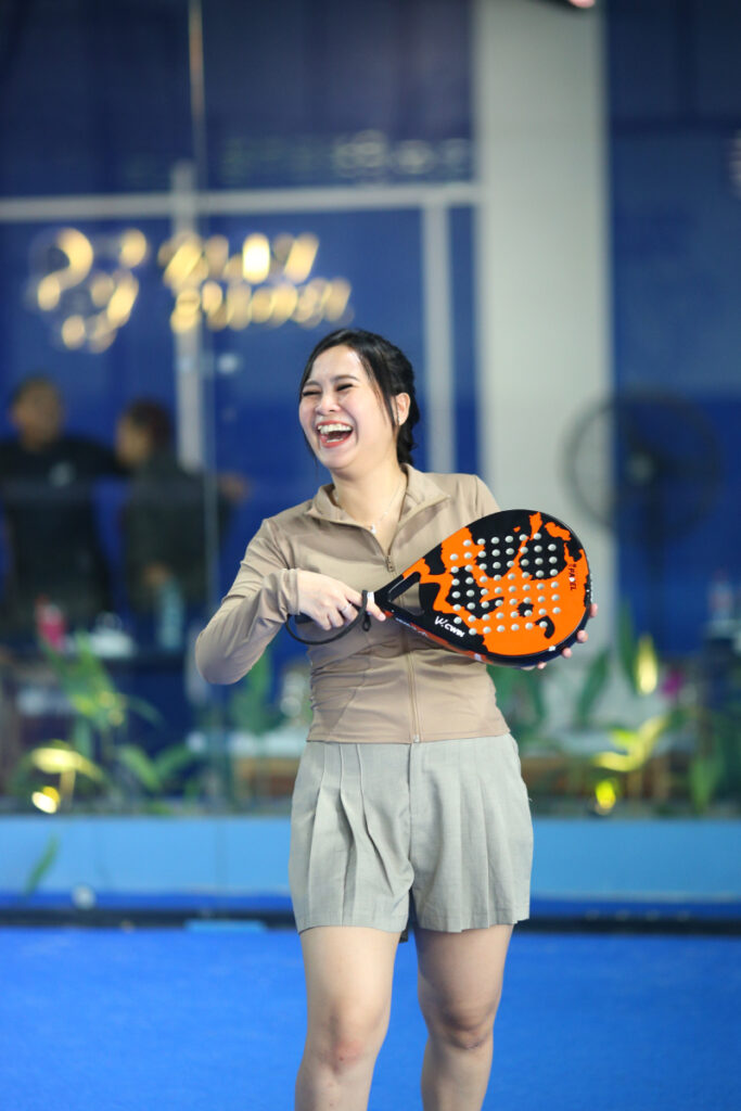 Senyum manis Cewek cantik Jasa Foto Padel Makassar Diskon