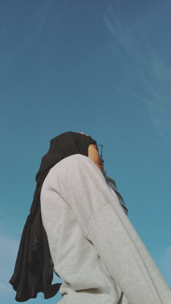 Foto Aesthetics Background Langit jilbab hitam