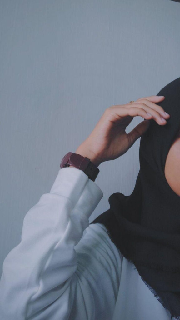 Foto Aesthetic Hijab Selfie di depan ceermin