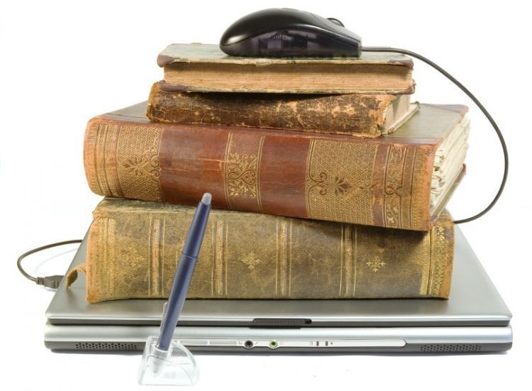 Sangat di sarankan untuk menghilangkan kebiasaan meletakkan barang berat seperti buku di atas laptop.
