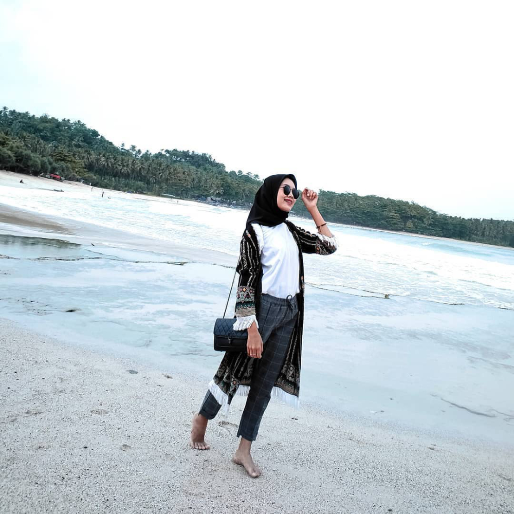 Tips Editing Foto OOTD Hijab di Pantai Biar Lebih Aesthetics - matamu