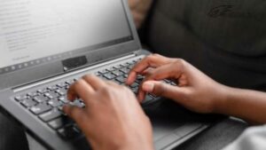 5 Tanda Laptop Kamu Perlu di-Install Ulang