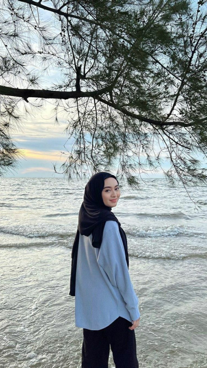 Kumpulan Ide Foto FB dan IG Keren Jilbab di Pantai - matamu